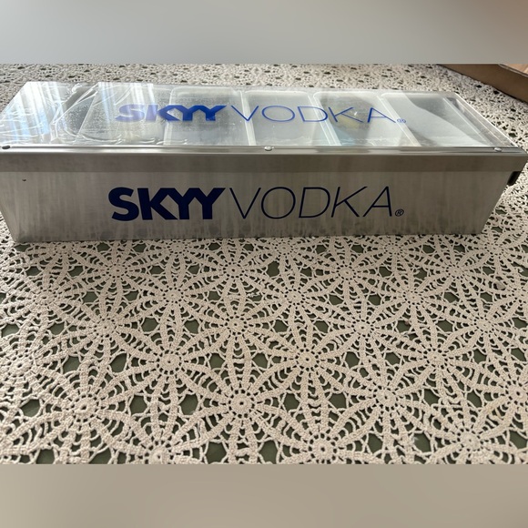 Other - Bar condiment fruit Caddy by SKYY Vodka. NWOT 18” x 6” x 3” . 6 individu…